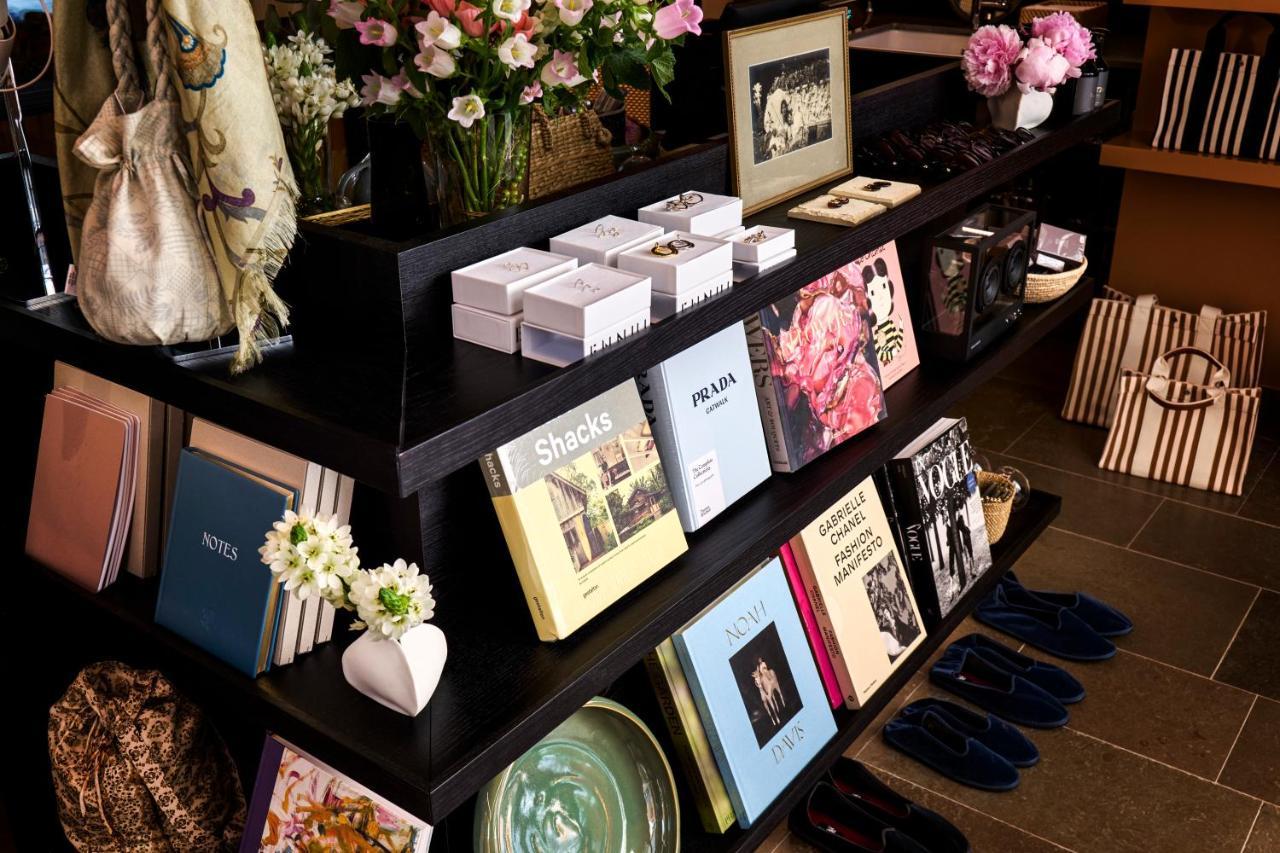 Villa Dagmar Stockholm Exterior photo Books by the author