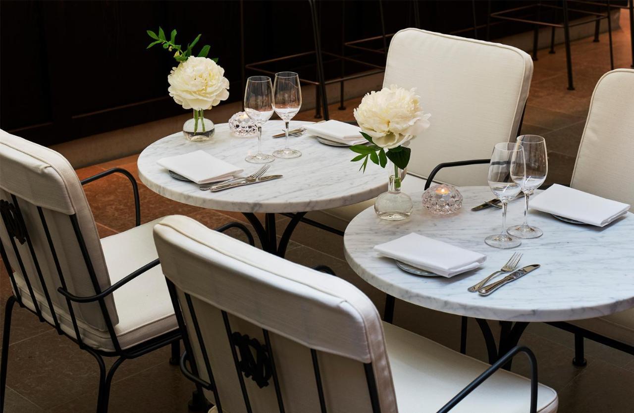 Villa Dagmar Stockholm Exterior photo Tables at the restaurant