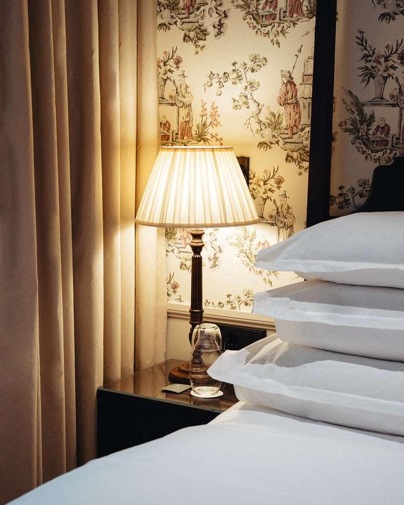 Villa Dagmar Stockholm Room photo A pleated lampshade