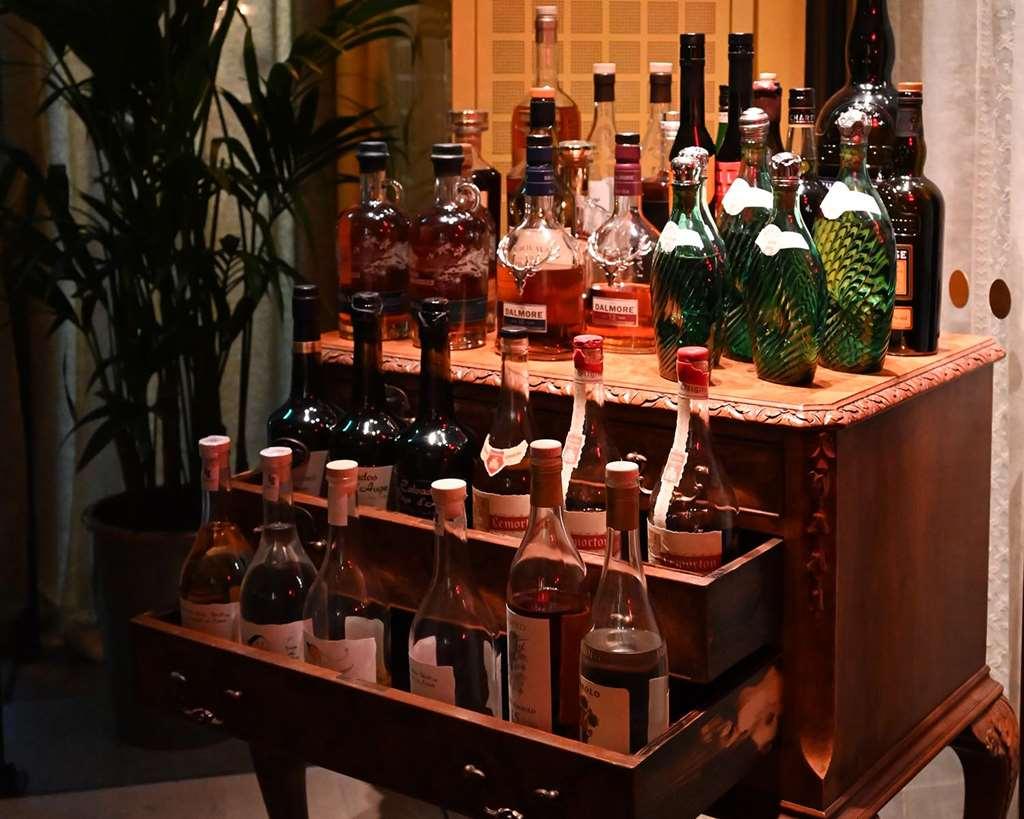 Villa Dagmar Stockholm Restaurant photo A bar cart